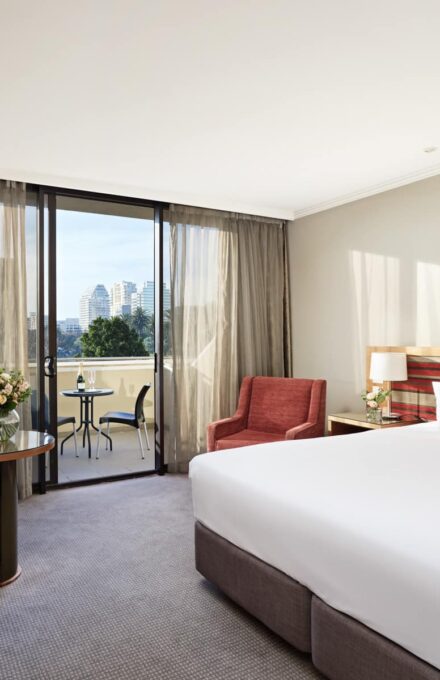 ViewMelbourne_CityViewKingRoomWithBalcony_1