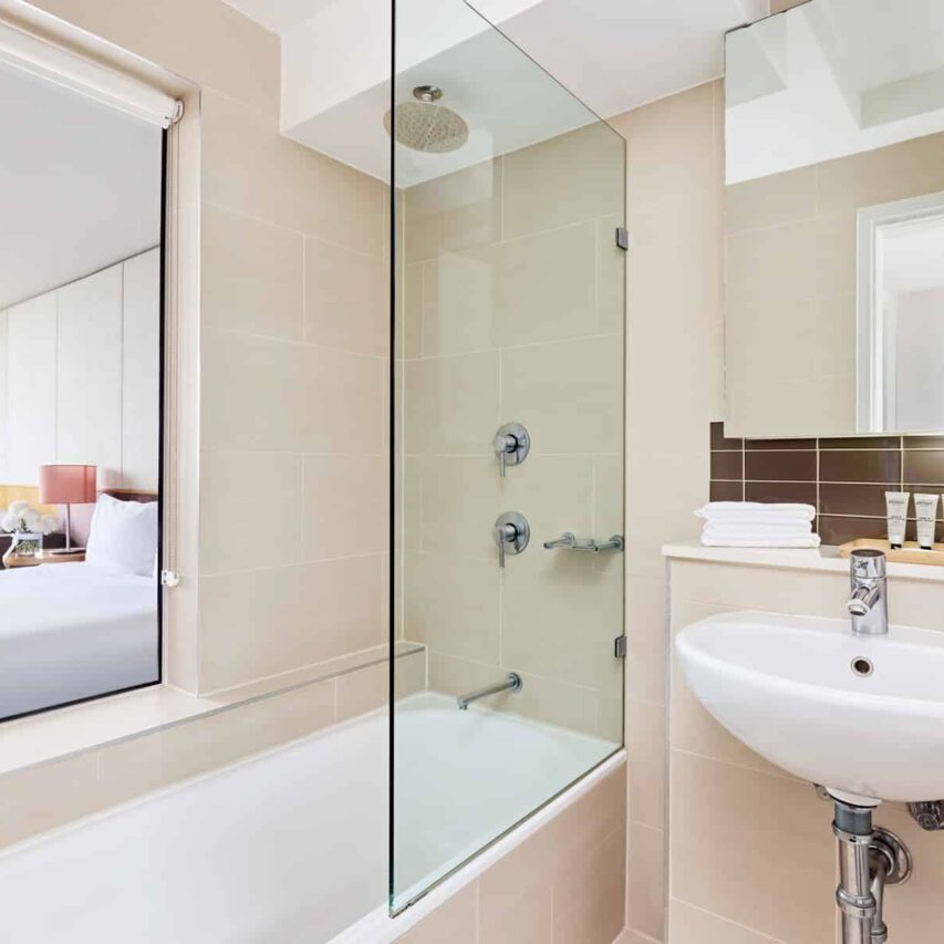 ViewSydney-BayDeluxeRoom-3