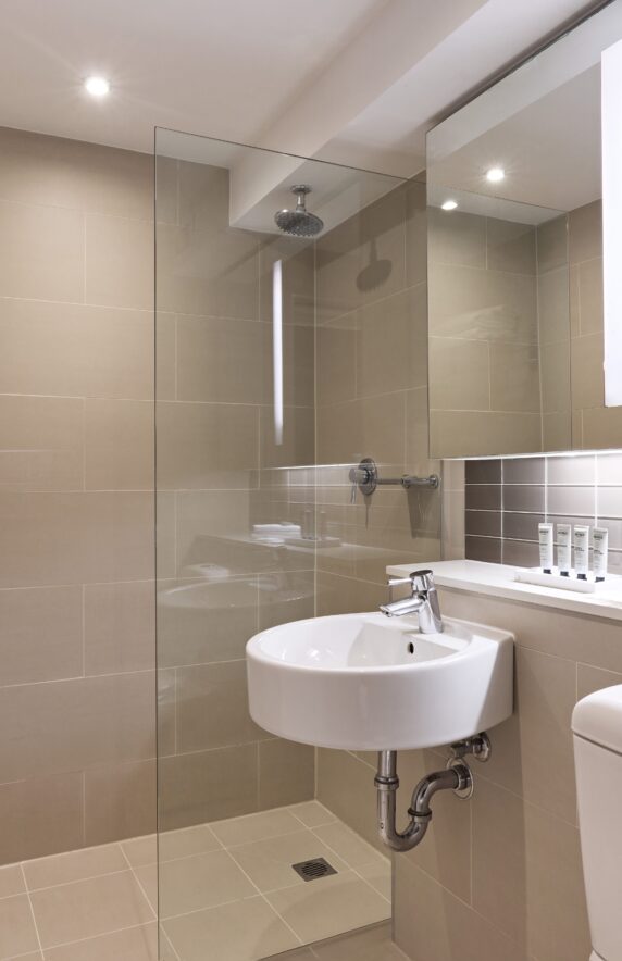 ViewSydney-SuperiorSkylineKingRoom-4