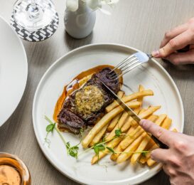 STEAK FRITES - Pinnacle sirloin MBS +2, café de Paris butter, red wine jus and French fries (*DF) 